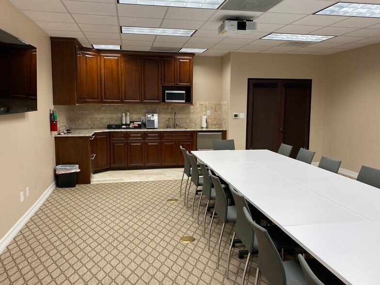 More Photos Of 96 Beach Walk Blvd, Conroe Office For Lease