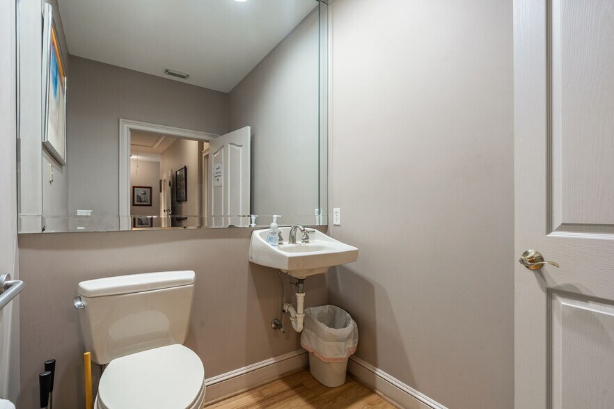More Photos Of 5500 Watermelon Rd, Northport Medical For Lease