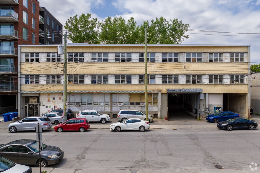 Primary Photo Of 183 Ch Bates, Mont-Royal Industrial For Lease