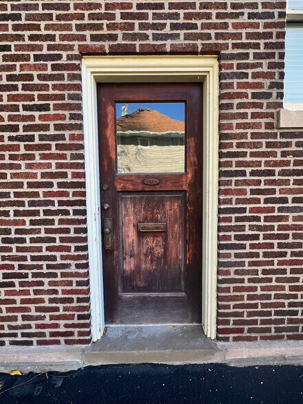 More Photos Of 232 S Batavia Ave, Batavia Office For Sale