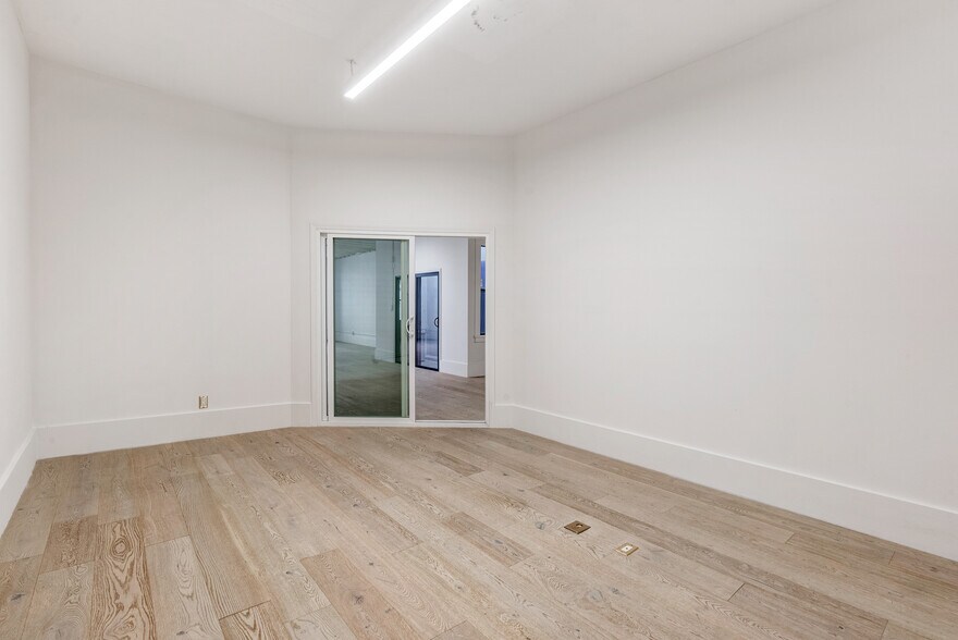 More Photos Of 227-231 Kearny St, San Francisco Storefront Retail Office For Lease