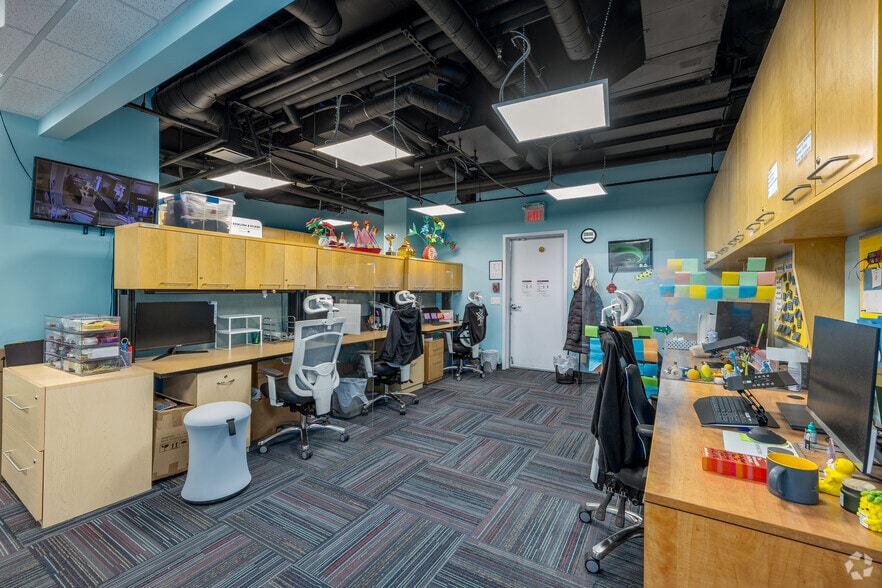 More Photos Of 1406 Centre St NE, Calgary Apartments For Sale