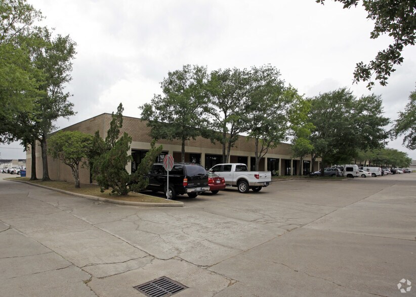More Photos Of 1700-1750 W Sam Houston Pky N, Houston Unknown For Lease