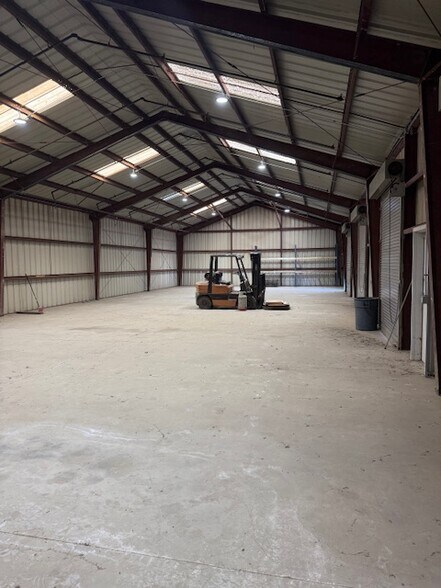 More Photos Of 905-917 Corporation St, Santa Paula Warehouse For Sale