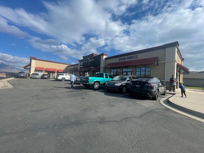 More Photos Of 25 N Hillcrest Dr, Saratoga Springs Storefront For Lease