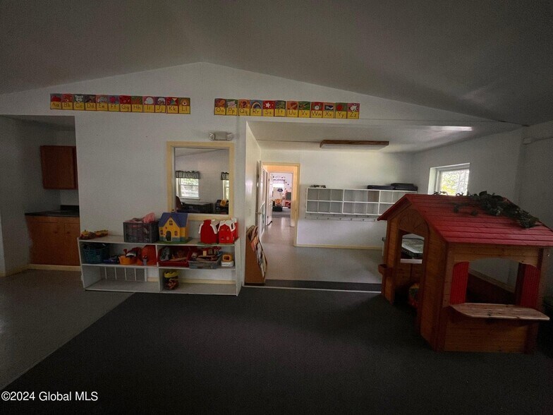 More Photos Of 1612 Crescent Rd, Clifton Park Schools For Sale