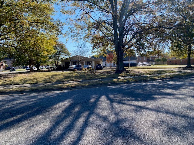 More Photos Of 265 German Oak Dr, Cordova Specialty For Sale