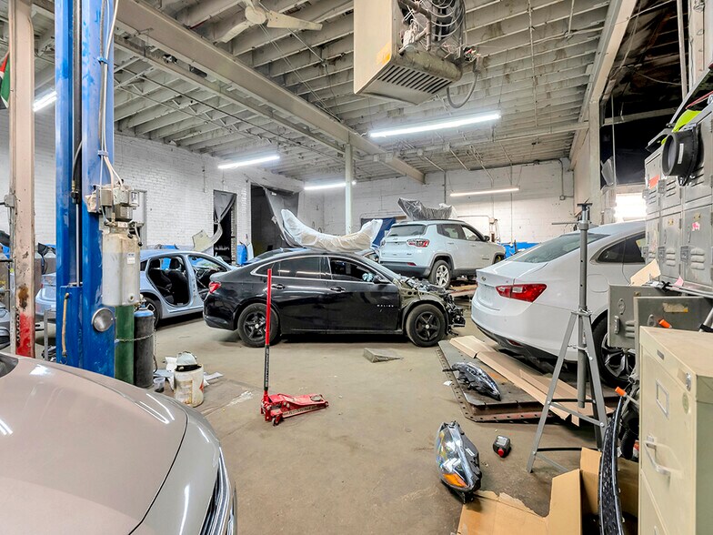 More Photos Of 7940 Tireman St, Detroit Auto Repair For Sale