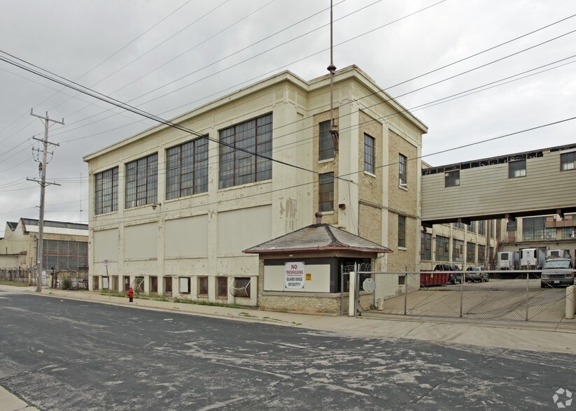 More Photos Of 2748 N 32nd St, Milwaukee Warehouse For Sale