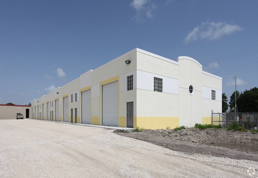 More Photos Of 2937 Ravenswood Rd, Fort Lauderdale Self Storage For Sale