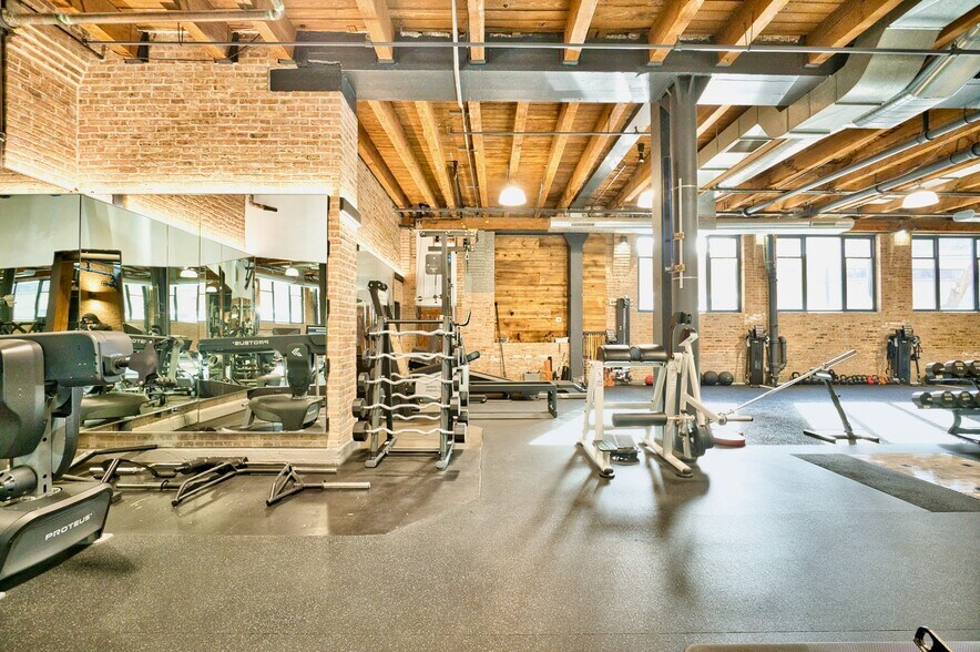 More Photos Of 833-845 W Chicago Ave, Chicago Office For Sale