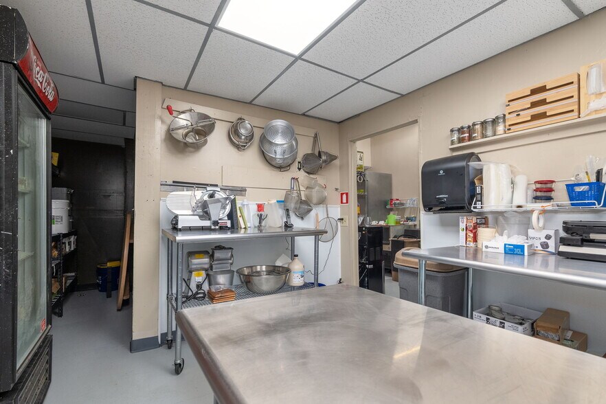 More Photos Of 140 Clinton St, Schenectady Storefront Retail Residential For Lease