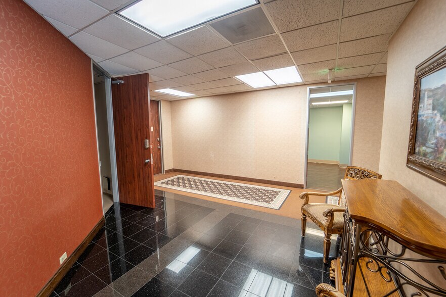 More Photos Of 115 Medical Dr, Victoria Medical For Sale