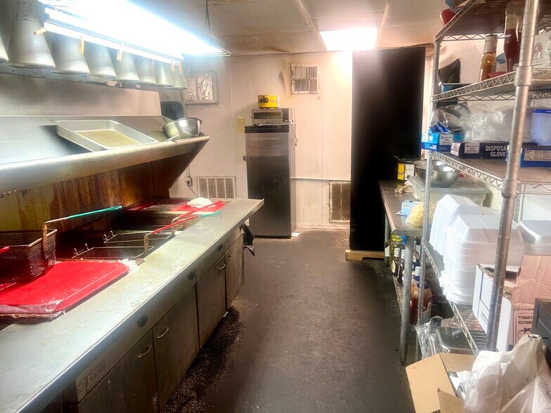 More Photos Of 666 Highway 24, Centreville Fast Food For Sale