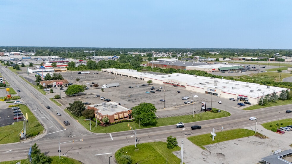 More Photos Of 1950 Pipestone Rd, Benton Harbor Unknown For Lease