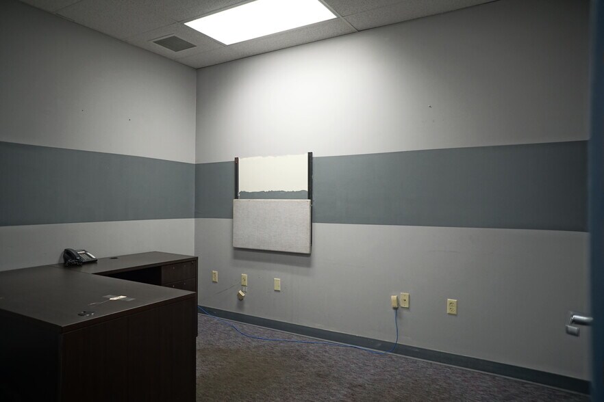 More Photos Of 850 Industrial Rd, Madisonville Manufacturing For Lease