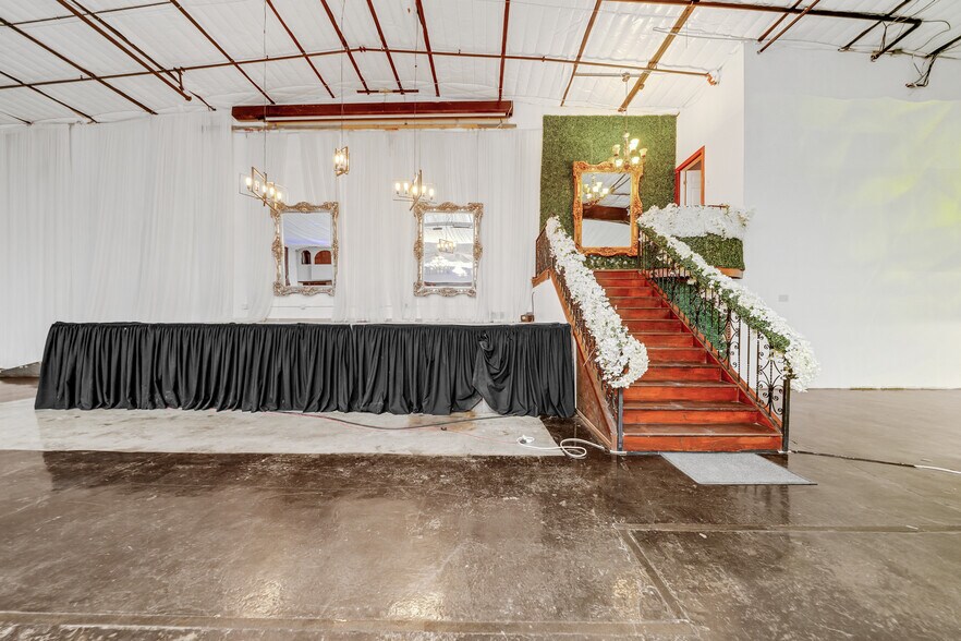 More Photos Of 8012 Endor, Houston Warehouse For Lease