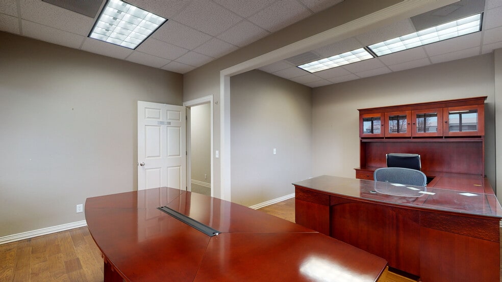 More Photos Of 2501 SW Aviation St, Bentonville Loft Creative Space For Lease