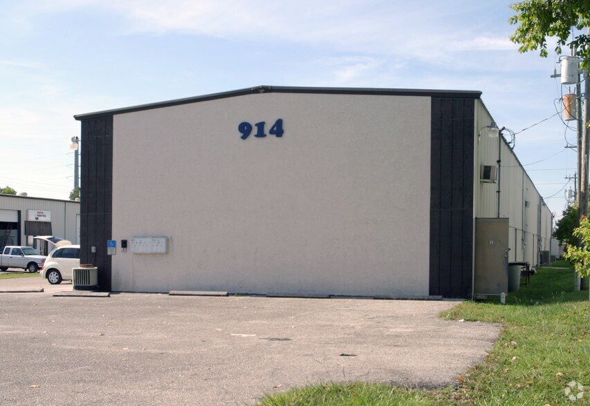 More Photos Of 914 NE 24th Ln, Cape Coral Warehouse For Lease