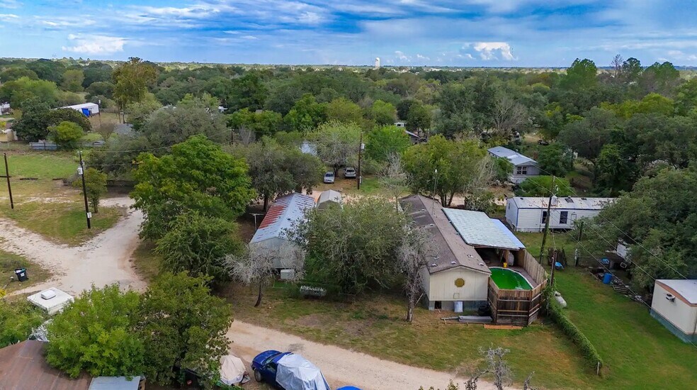 More Photos Of 102 Oak Ridge Dr, Floresville Trailer Camper Park For Sale