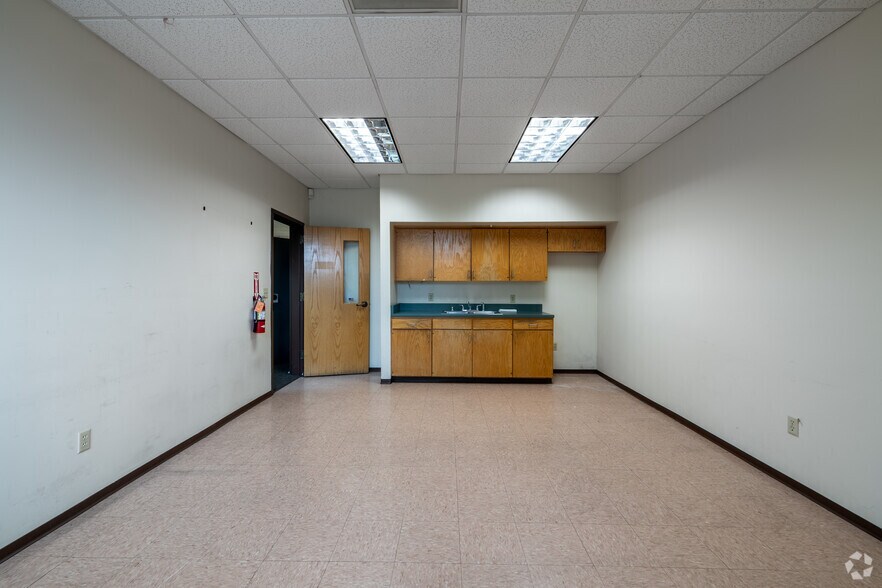 More Photos Of 7740 E Speedway Blvd, Tucson Freestanding For Sale