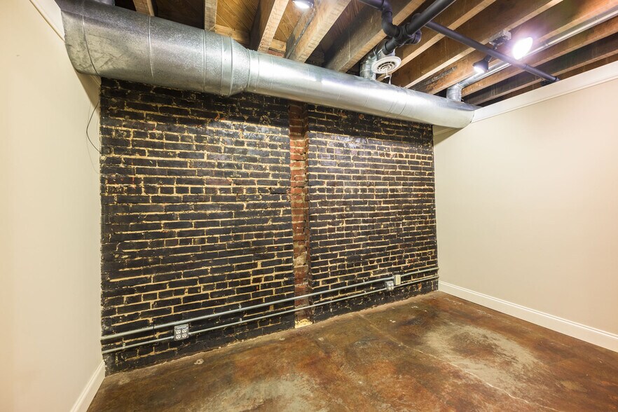 More Photos Of 247 Broad St, Kingsport Loft Creative Space For Sale