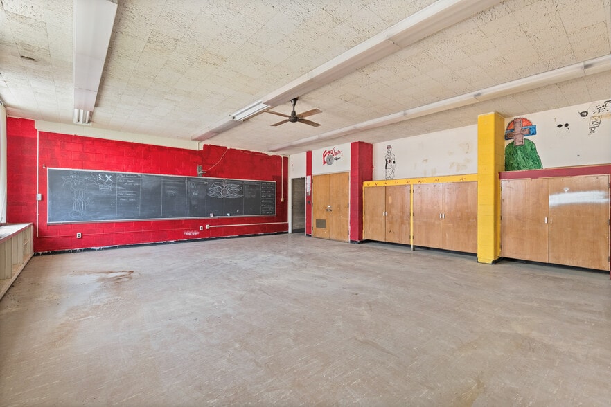 More Photos Of 26123 McDonald St, Dearborn Heights Religious Facility For Lease
