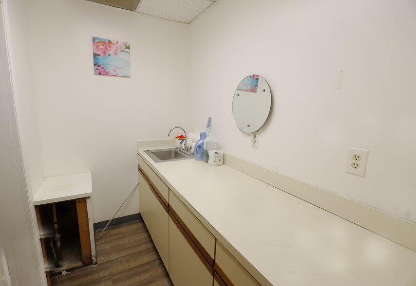 More Photos Of 2034-2046 Bailey Rd, Cuyahoga Falls Storefront Retail Office For Lease