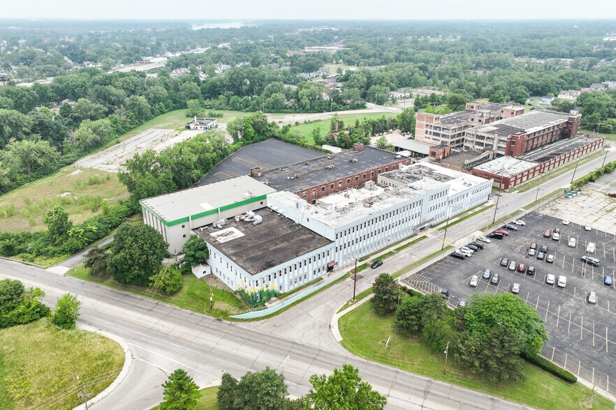 Primary Photo Of 447 Hamilton St, Toledo Light Distribution For Sale