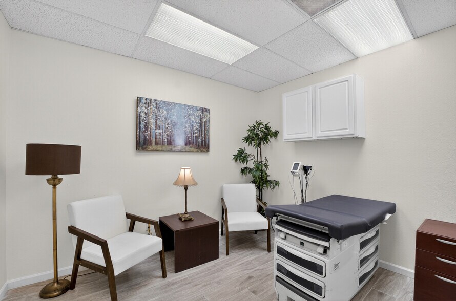 More Photos Of 2920 N 24th Ave, Phoenix Office For Sale