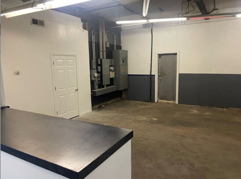 More Photos Of 204 Old Post Rd, Southport Warehouse For Lease