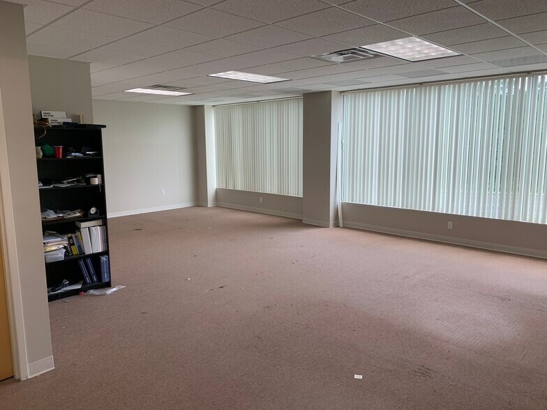 More Photos Of 317 Foxon Rd, East Haven Medical For Lease