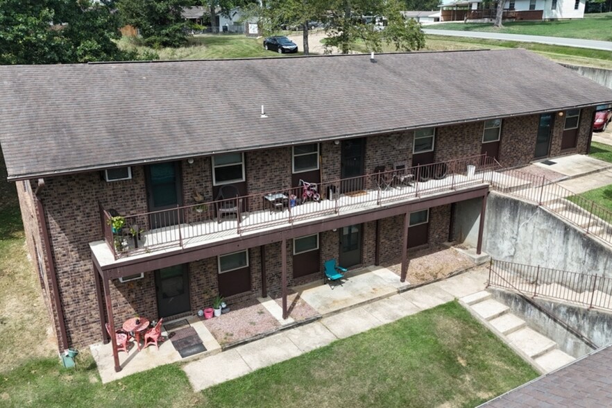 More Photos Of 1020 Washington St, Doniphan Apartments For Sale