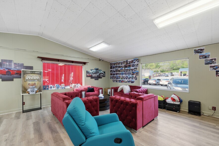 More Photos Of 621 Green Blvd, Aurora Auto Dealership For Sale