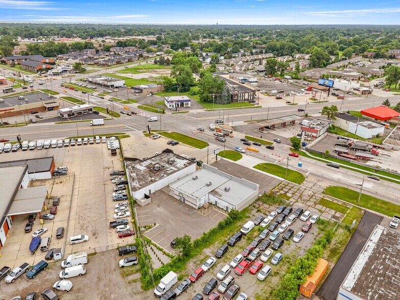 More Photos Of 16775-16777 E 13 Mile Rd, Fraser Unknown For Lease