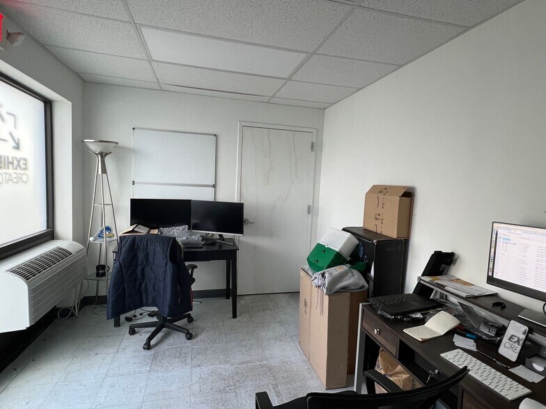 More Photos Of 305 Ruthar Dr, Newark Warehouse For Lease