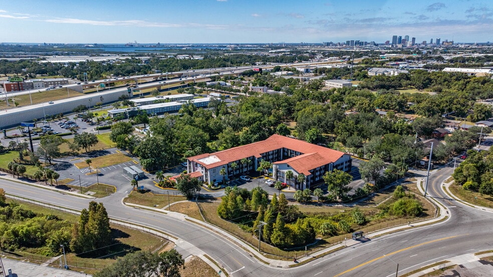 More Photos Of 2904 Melbourne St, Tampa Hotel For Sale