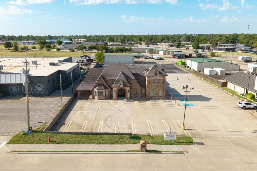 More Photos Of 450 E Main St, Yukon Religious Facility For Sale