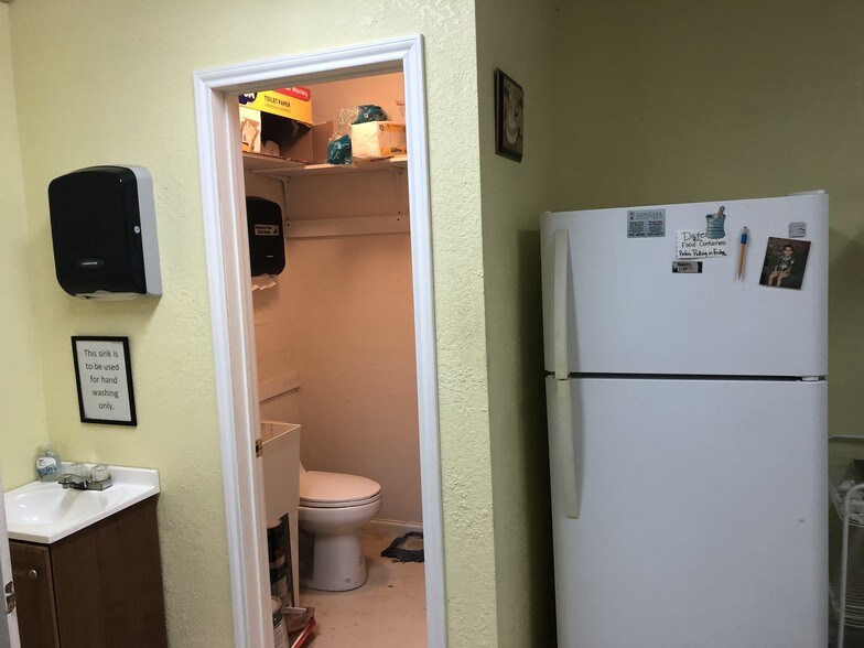 More Photos Of 2522 Holly Hill Dr, San Antonio Medical For Lease