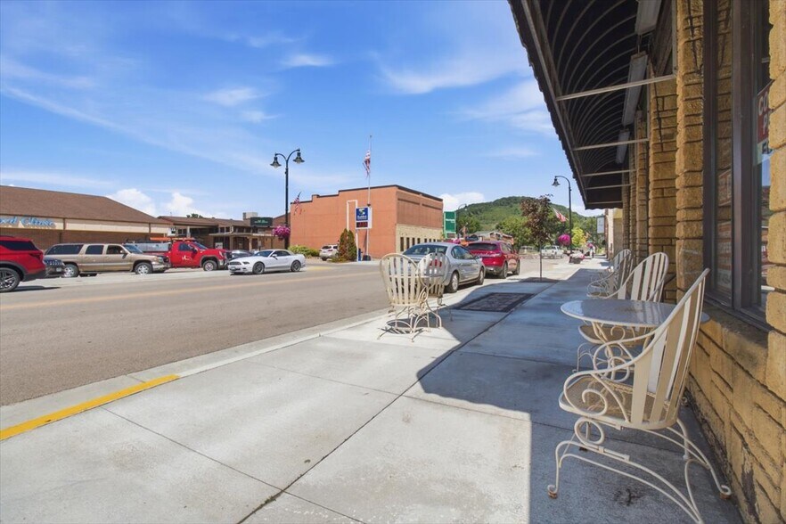 More Photos Of 116 W Jessie St, Rushford Storefront Retail Residential For Sale