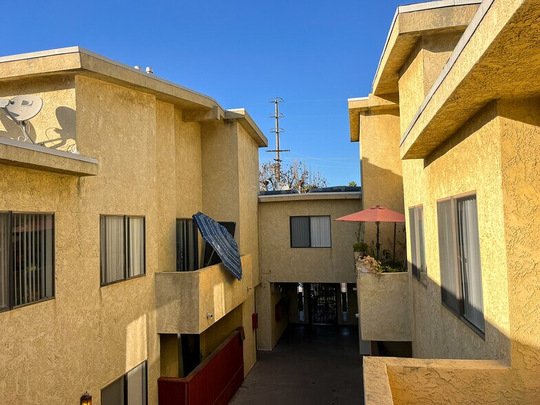 More Photos Of 13956 Vanowen St, Van Nuys Apartments For Sale