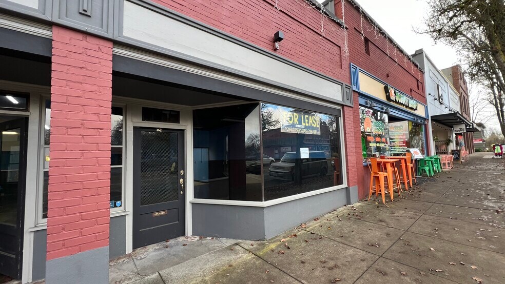 More Photos Of 155-167 Main St W, Monmouth Storefront For Lease