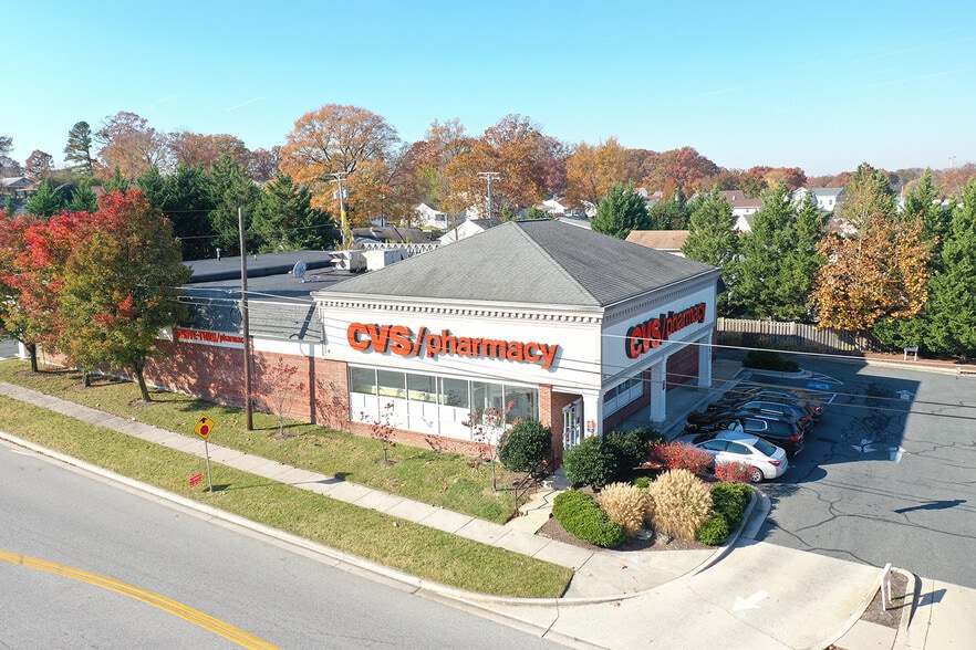 More Photos Of 2 Compass Rd, Essex Drugstore For Lease