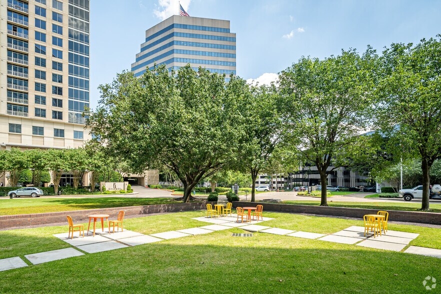 More Photos Of 2 RIVERWAY, Houston Office For Lease