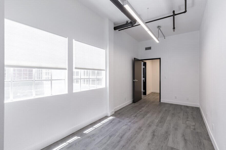 More Photos Of 11712 Moorpark St, Studio City Loft Creative Space For Lease