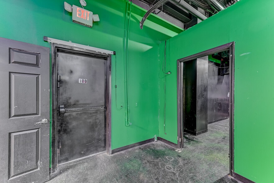 More Photos Of 324 Fm-1960 Rd, Houston General Retail For Sale