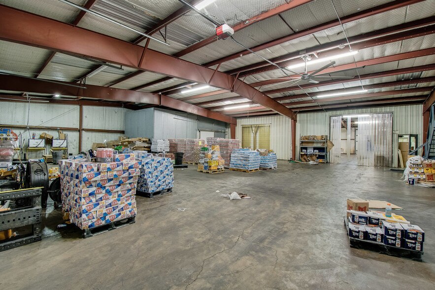 More Photos Of 1212 S Clay St, Ennis Manufacturing For Lease