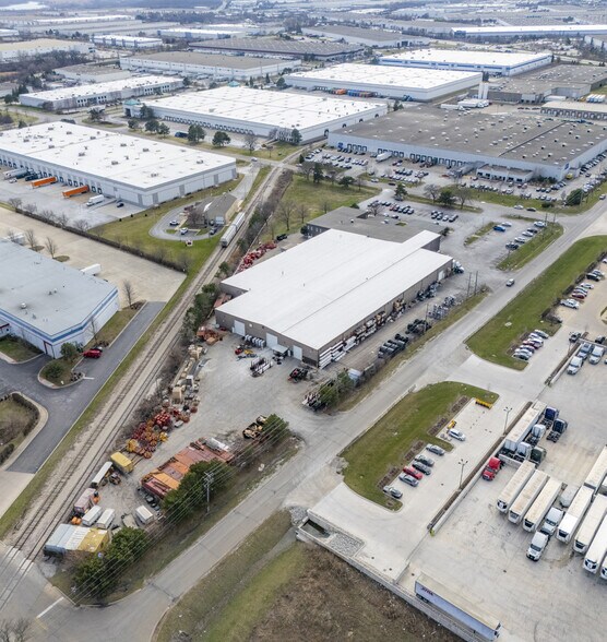 More Photos Of 320 Marmon Dr, Bolingbrook Warehouse For Lease