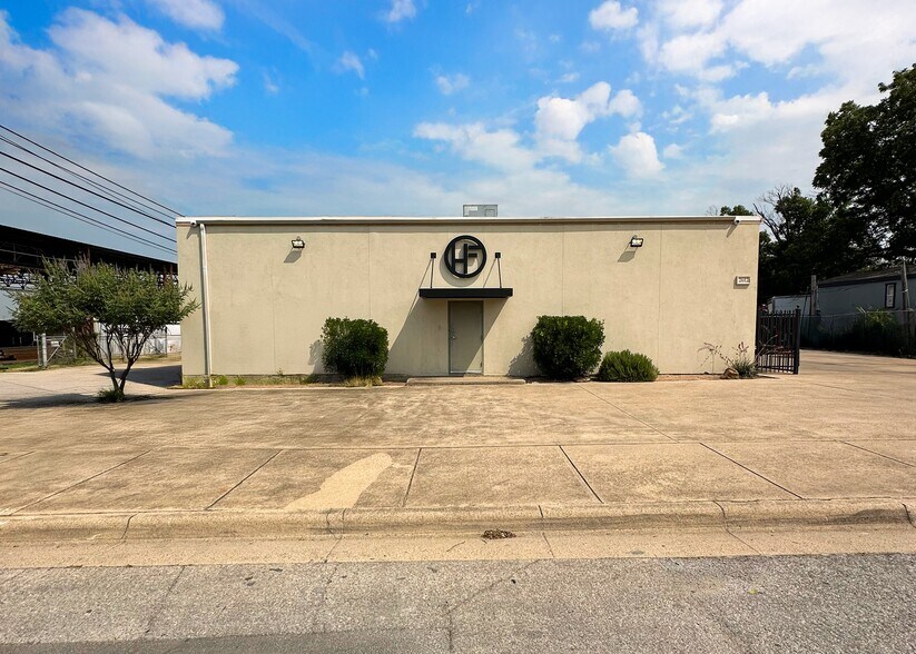 Primary Photo Of 2612 W Waggoman St, Fort Worth Office For Sale