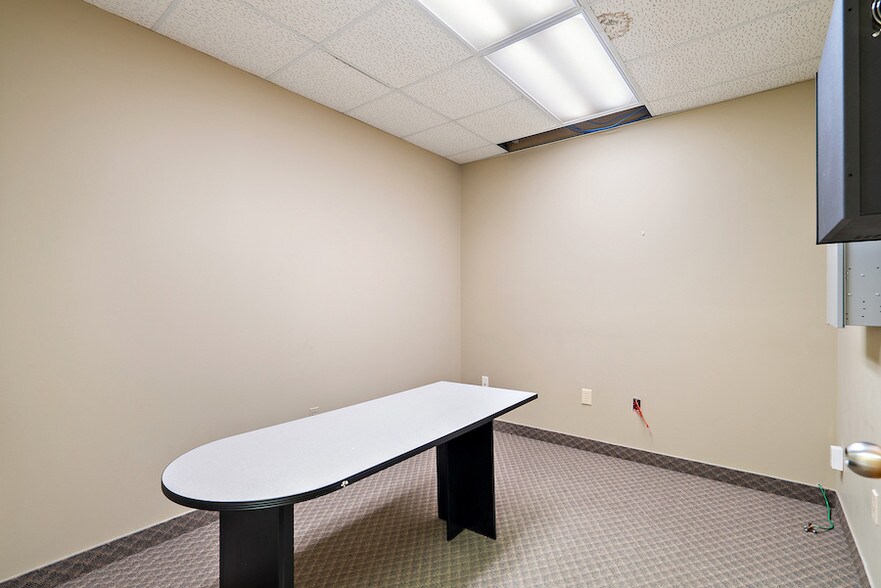 More Photos Of 14325 Willard Rd, Chantilly Office For Lease